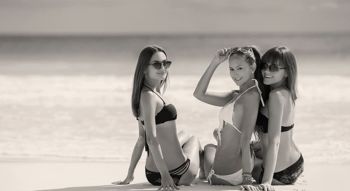 3 venninner i strandkanten