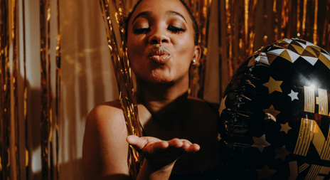 Jente slengskyss nyttårsaften