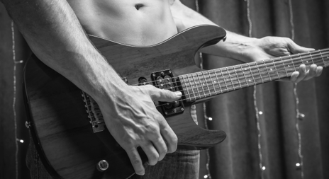 erotisk novelle sexy gitarist