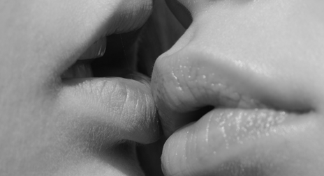 Erotisk novelle lepper som kysser