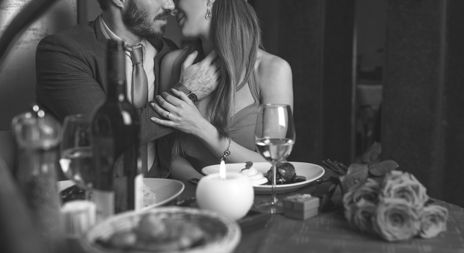 erotisk novelle sexy par i restaurant