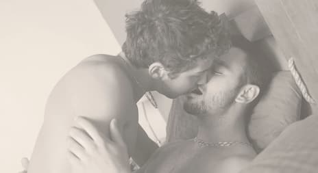 erotiske noveller to menn som kysser