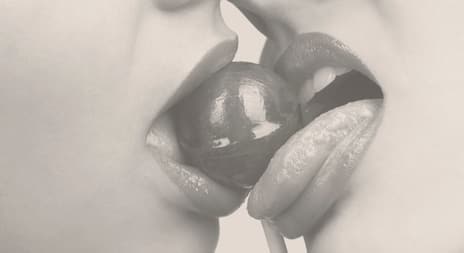 erotiske noveller: to kvinner slikker en kjærlighet