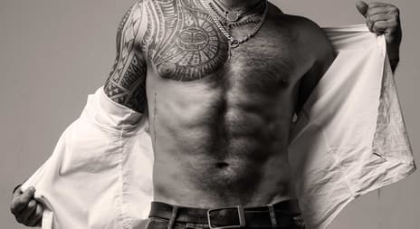 erotisk novelle tattoveringsstudio