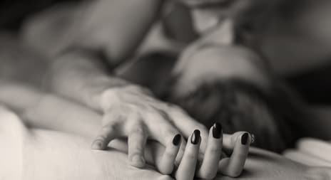 erotisk novelle par seng hender