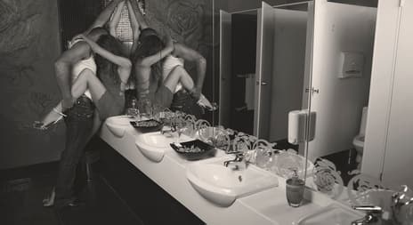 erotiske noveller par har sex på offentlig toalett