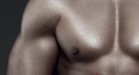 Erotiske noveller: Mannlig muskuløst bryst