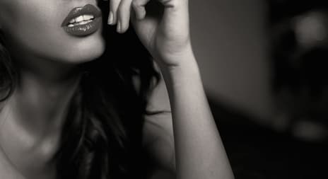 erotiske noveller: kvinne med fristende lepper